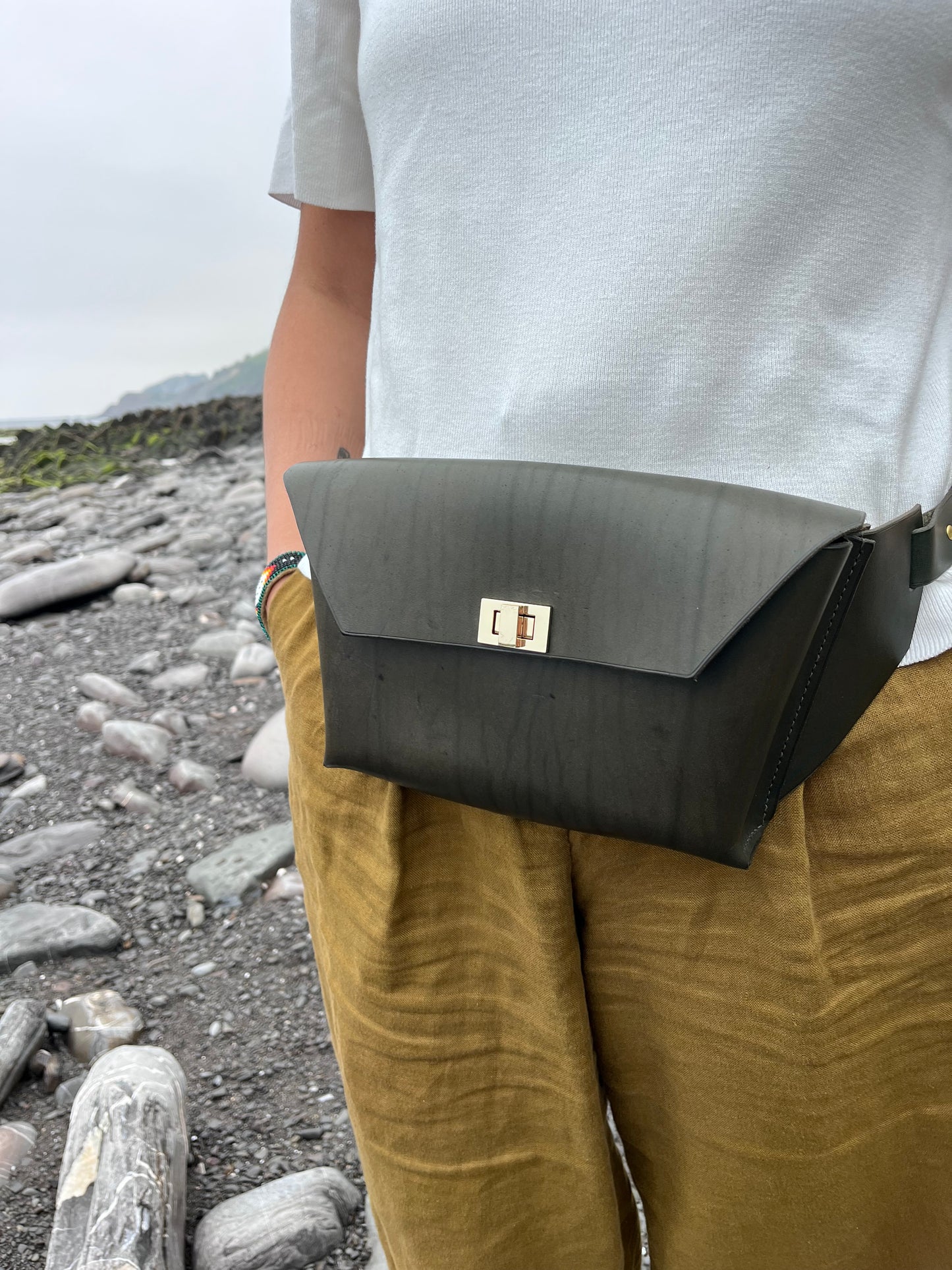 Banane en cuir - Maroquinerie artisanale - Fait main (Copie)