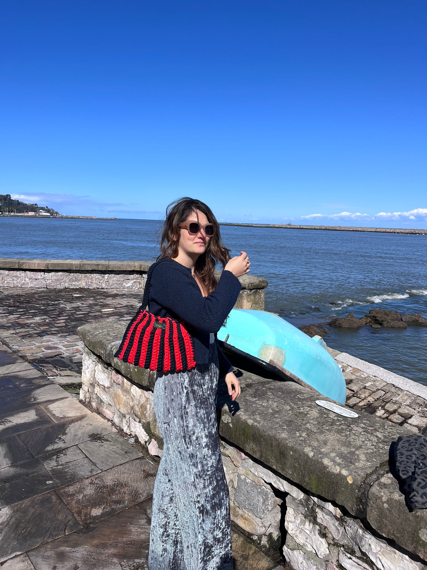 Sac rayé bleu et rouge en crochet - Fait main