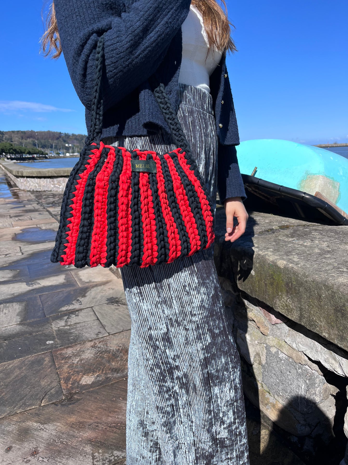 Sac rayé bleu et rouge en crochet - Fait main
